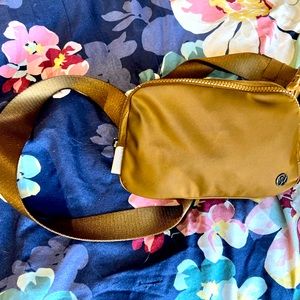 Lululemon belt bag burnt caramel